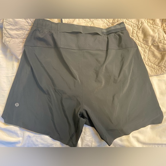 Lulu lemon training shorts - Picture 2 of 4